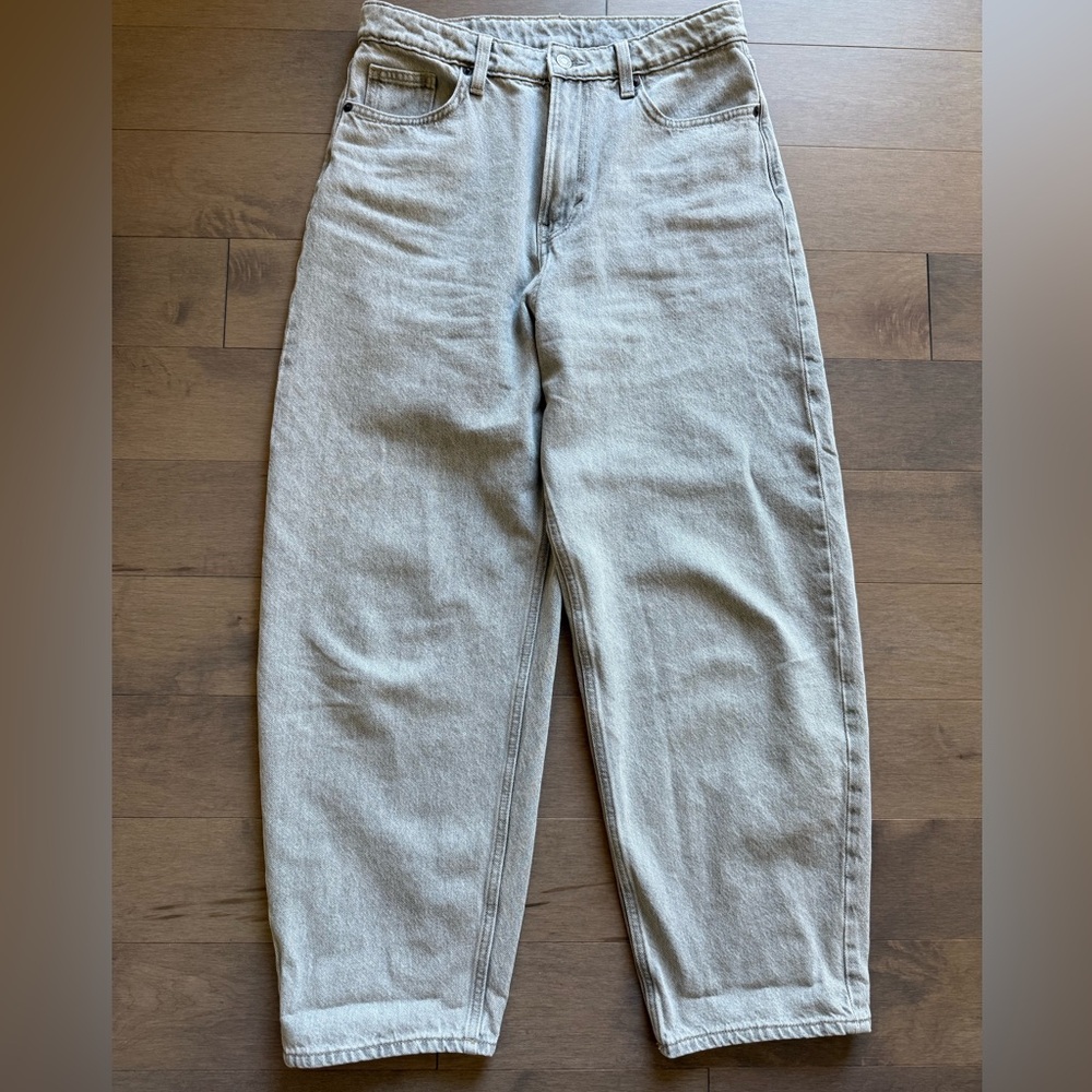 H&M &Denim Barrel Leg Loose Fit High Rise Light Gray Jeans - size 4